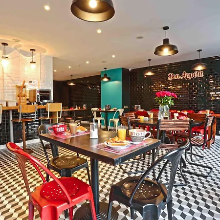 Vandrerhjem Arty Porte De Versailles By River *