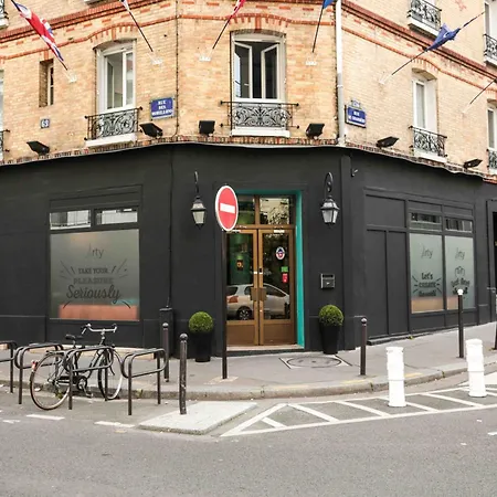 Vandrerhjem Arty Porte De Versailles By River