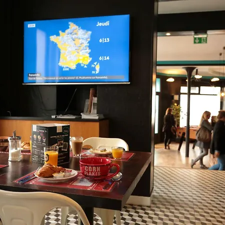 Arty Porte De Versailles By River