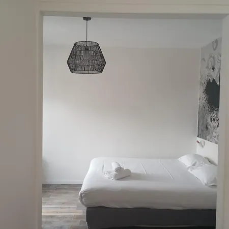 Arty Porte De Versailles By River