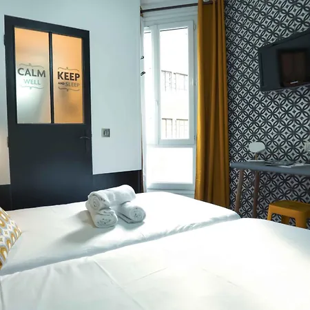 Arty Porte De Versailles By River Vandrerhjem