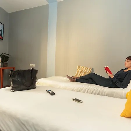 Arty Porte De Versailles By River Vandrerhjem Paris