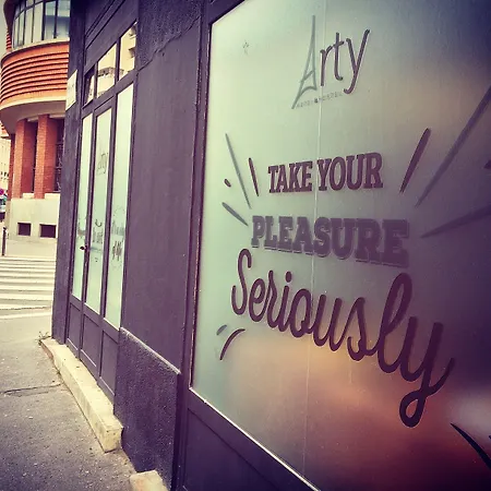 Vandrerhjem Arty Porte De Versailles By River