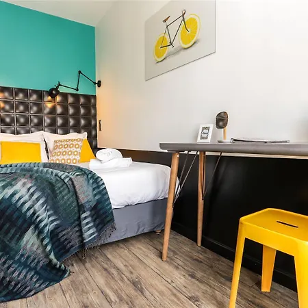 Arty Porte De Versailles By River