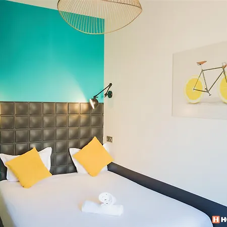 Arty Porte De Versailles By River Paris