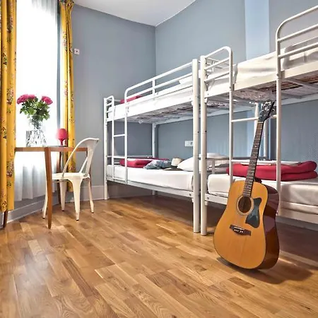 Vandrerhjem Arty Porte De Versailles By River