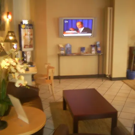 Arty Porte De Versailles By River