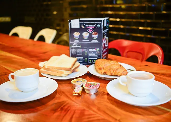 Arty Porte De Versailles By River Vandrarhem *