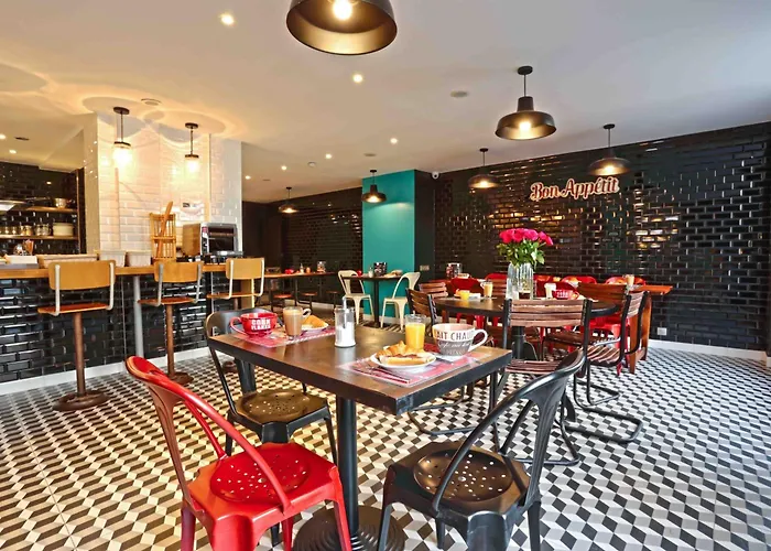 Vandrarhem Arty Porte De Versailles By River *