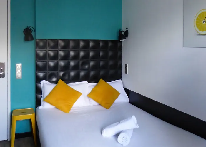 Arty Porte De Versailles By River Paris