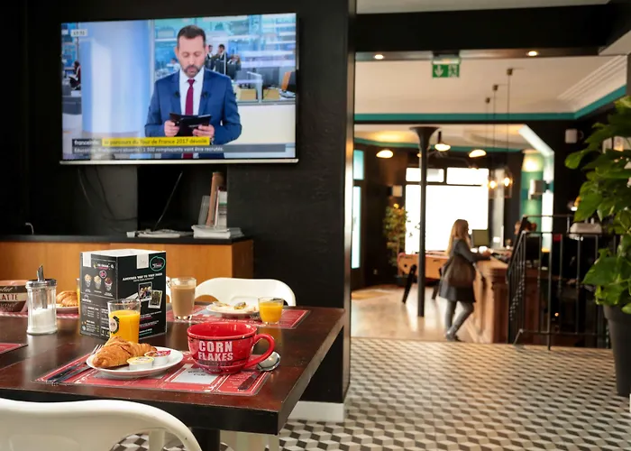 Vandrarhem Arty Porte De Versailles By River