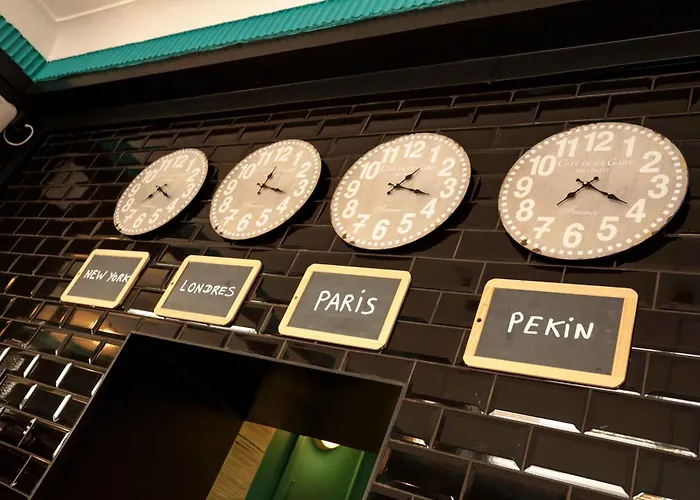 Arty Porte De Versailles By River