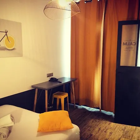 Hostal Arty Porte De Versailles By River