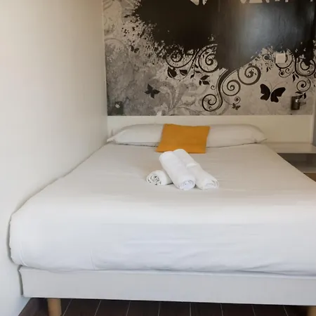 Hostel Arty Porte De Versailles By River *