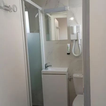 Hostal Arty Porte De Versailles By River *