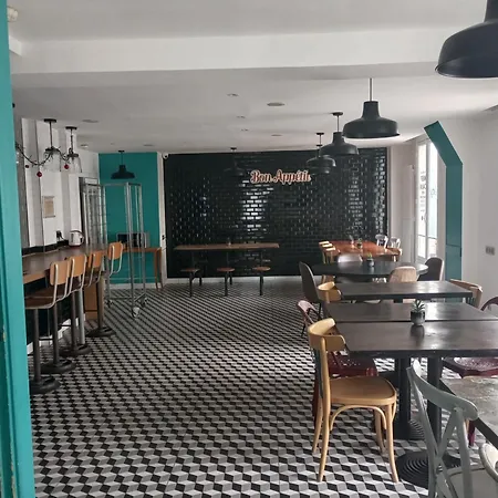 Arty Porte De Versailles By River *