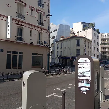 Arty Porte De Versailles By River * Parijs