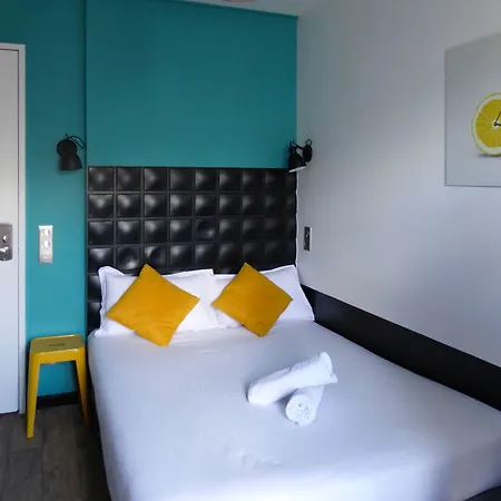 Arty Porte De Versailles By River Paryż