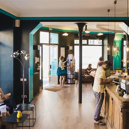 Arty Porte De Versailles By River Hostel *