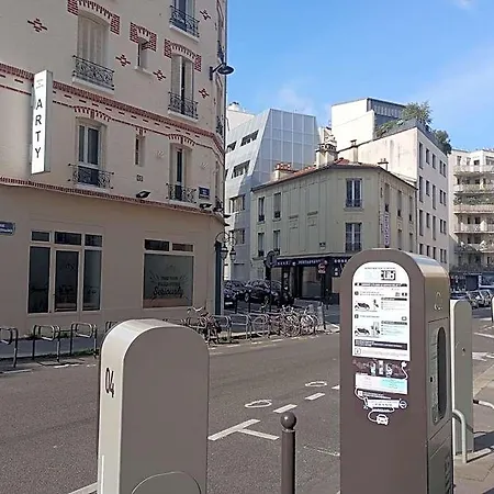 Arty Porte De Versailles By River Hostel *