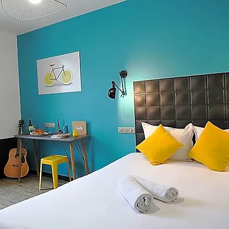 Hostel Arty Porte De Versailles By River *