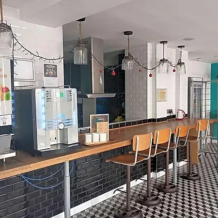 Arty Porte De Versailles By River Hostel