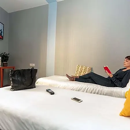 Arty Porte De Versailles By River Hostel *