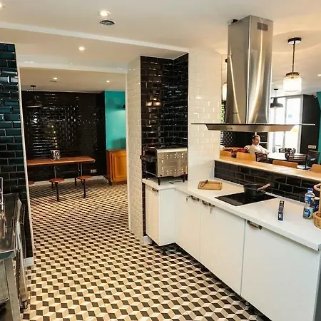 Arty Porte De Versailles By River Hostel *