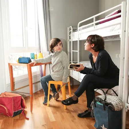 Arty Porte De Versailles By River Parijs