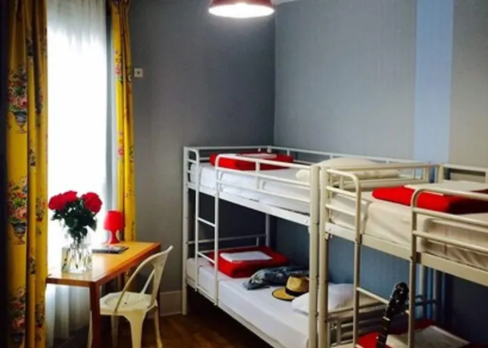 Arty Porte De Versailles By River Hostel *