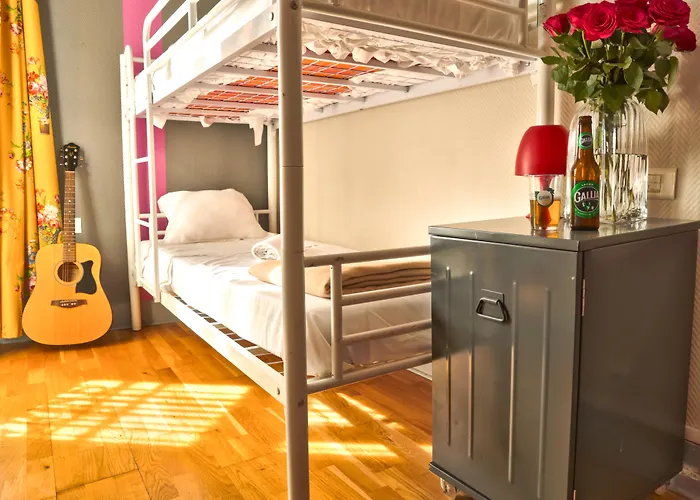 Arty Porte De Versailles By River *