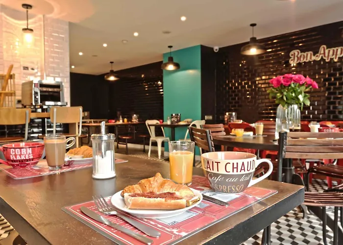 Hostel Arty Porte De Versailles By River *