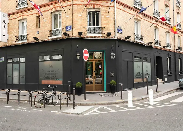 Hostel Arty Porte De Versailles By River