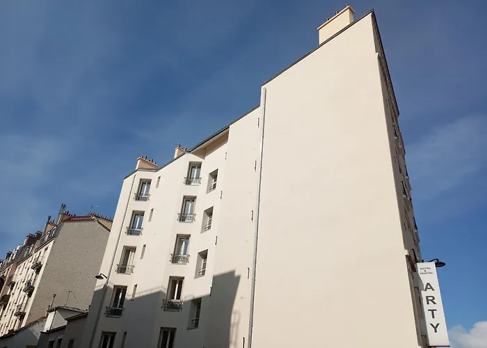 Arty Porte De Versailles By River Hostel *