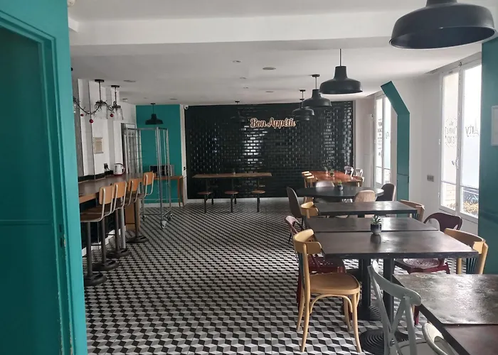 Arty Porte De Versailles By River *