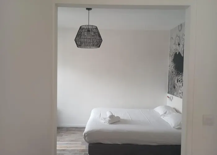 Arty Porte De Versailles By River