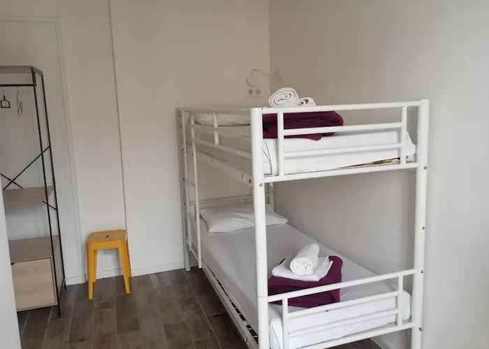 Arty Porte De Versailles By River Hostel *