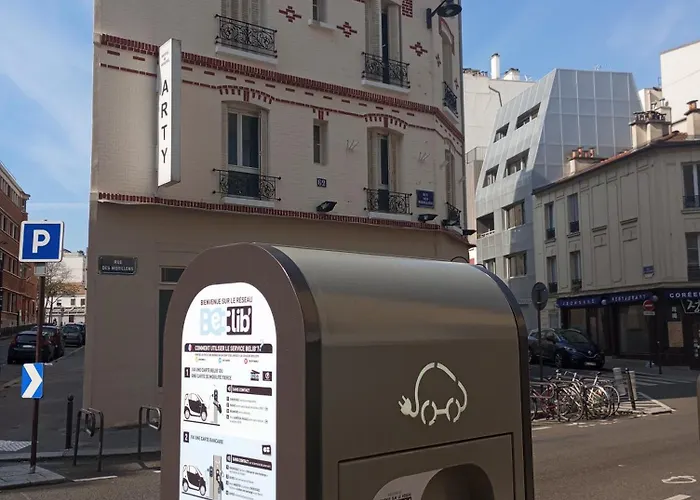 Arty Porte De Versailles By River 파리