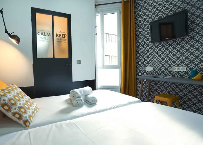 Arty Porte De Versailles By River Hostel