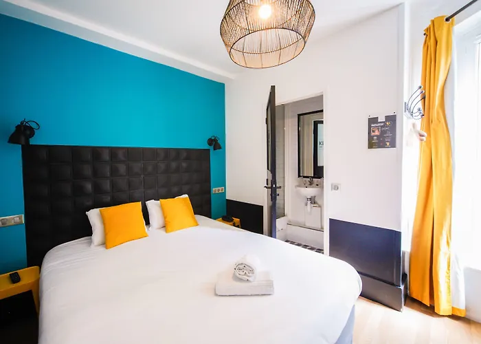 Arty Porte De Versailles By River Hostel *