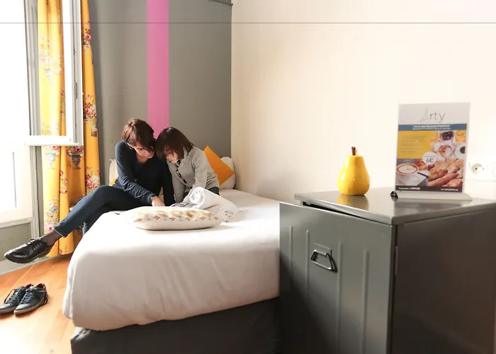 Arty Porte De Versailles By River * Париж