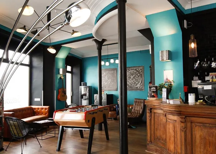 Arty Porte De Versailles By River Hostel *