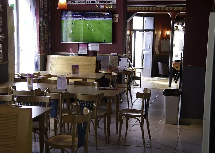 Arty Porte De Versailles By River Hostel *