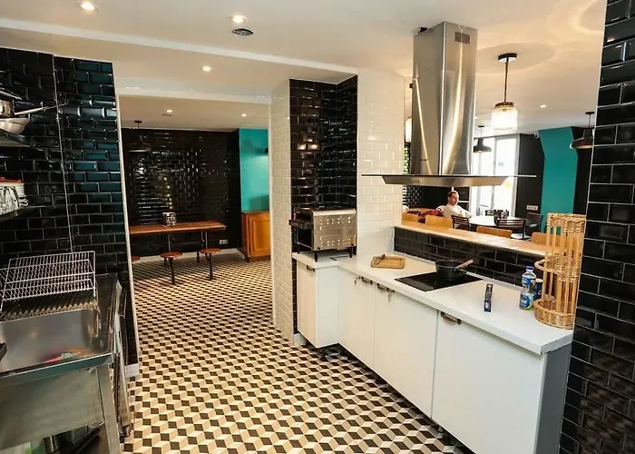 Arty Porte De Versailles By River Hostel *