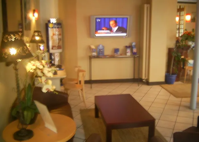 Arty Porte De Versailles By River