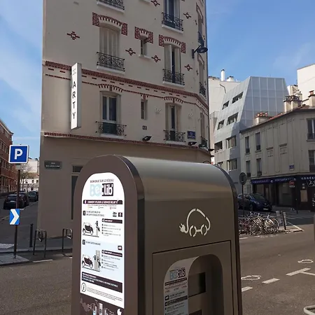 Arty Porte De Versailles By River Paris