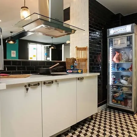 Arty Porte De Versailles By River Hostel Paris