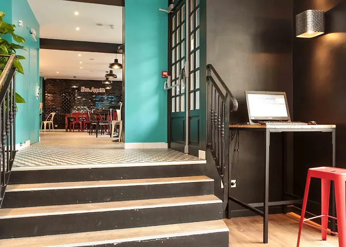 Arty Porte De Versailles By River